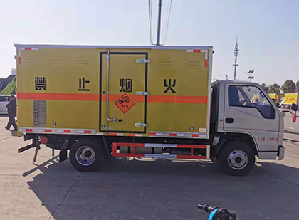 泸西爆破器材运输车